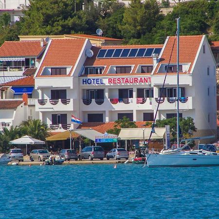 House Hotel Plava Laguna Tisno Extérieur photo