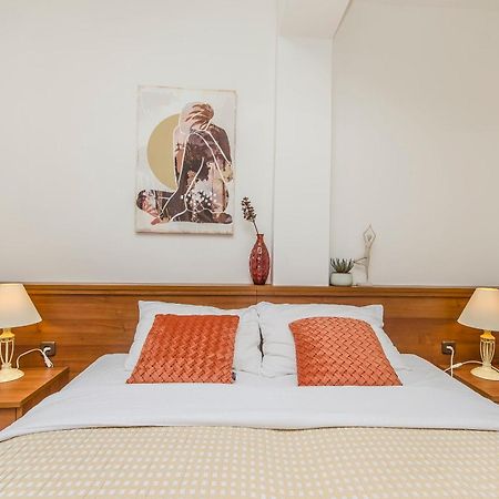 House Hotel Plava Laguna Tisno Extérieur photo