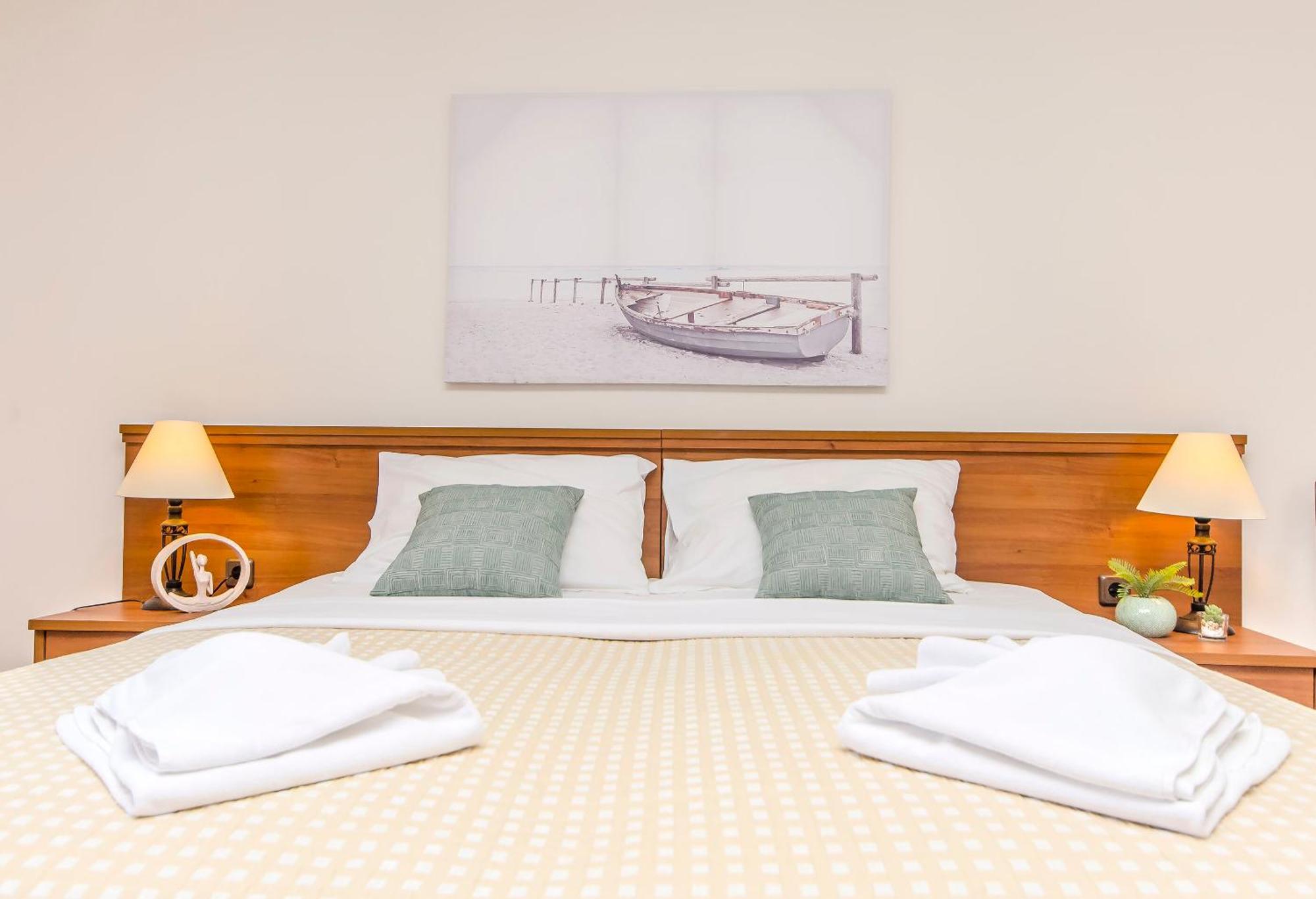 House Hotel Plava Laguna Tisno Extérieur photo