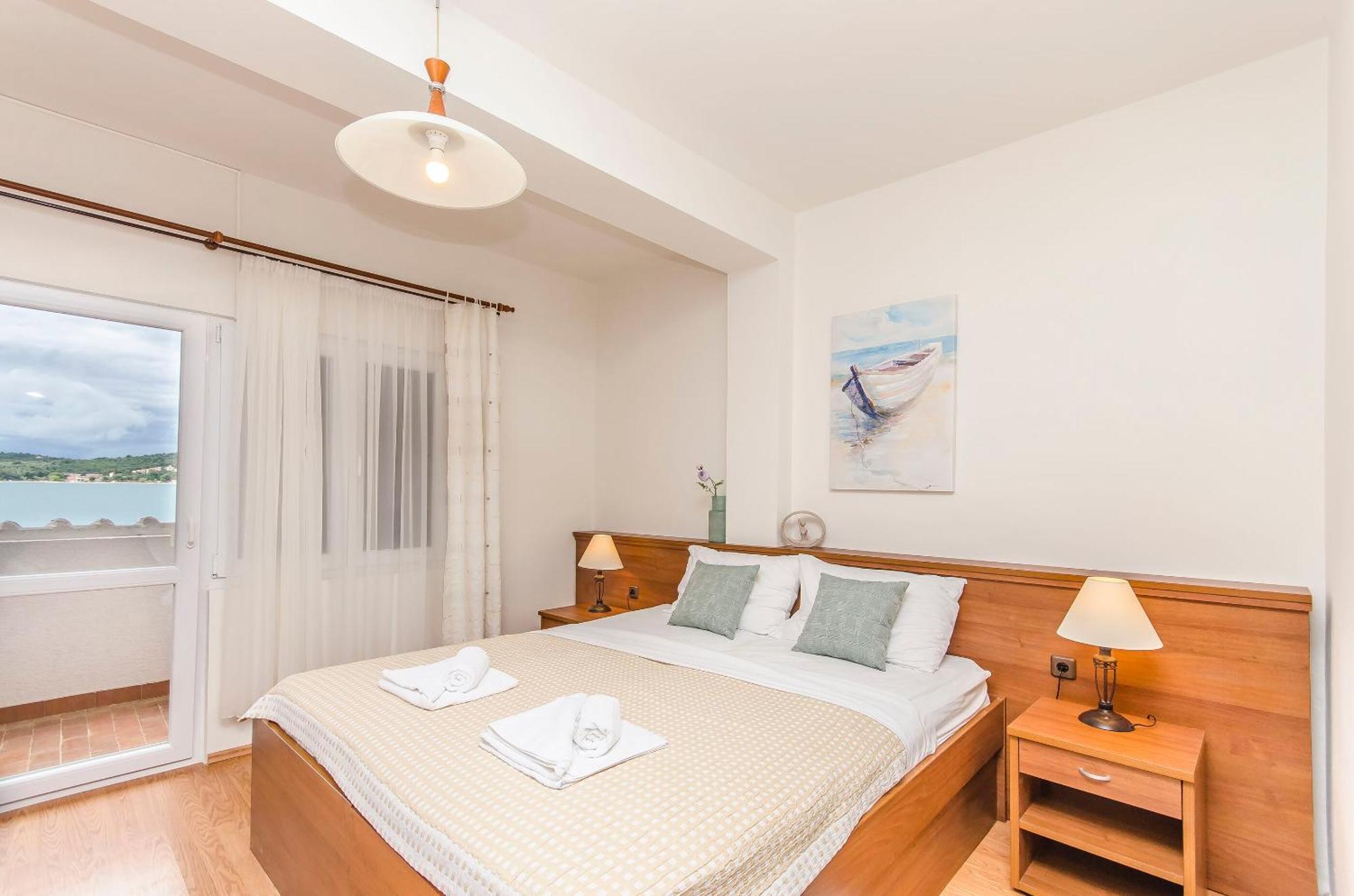 House Hotel Plava Laguna Tisno Extérieur photo