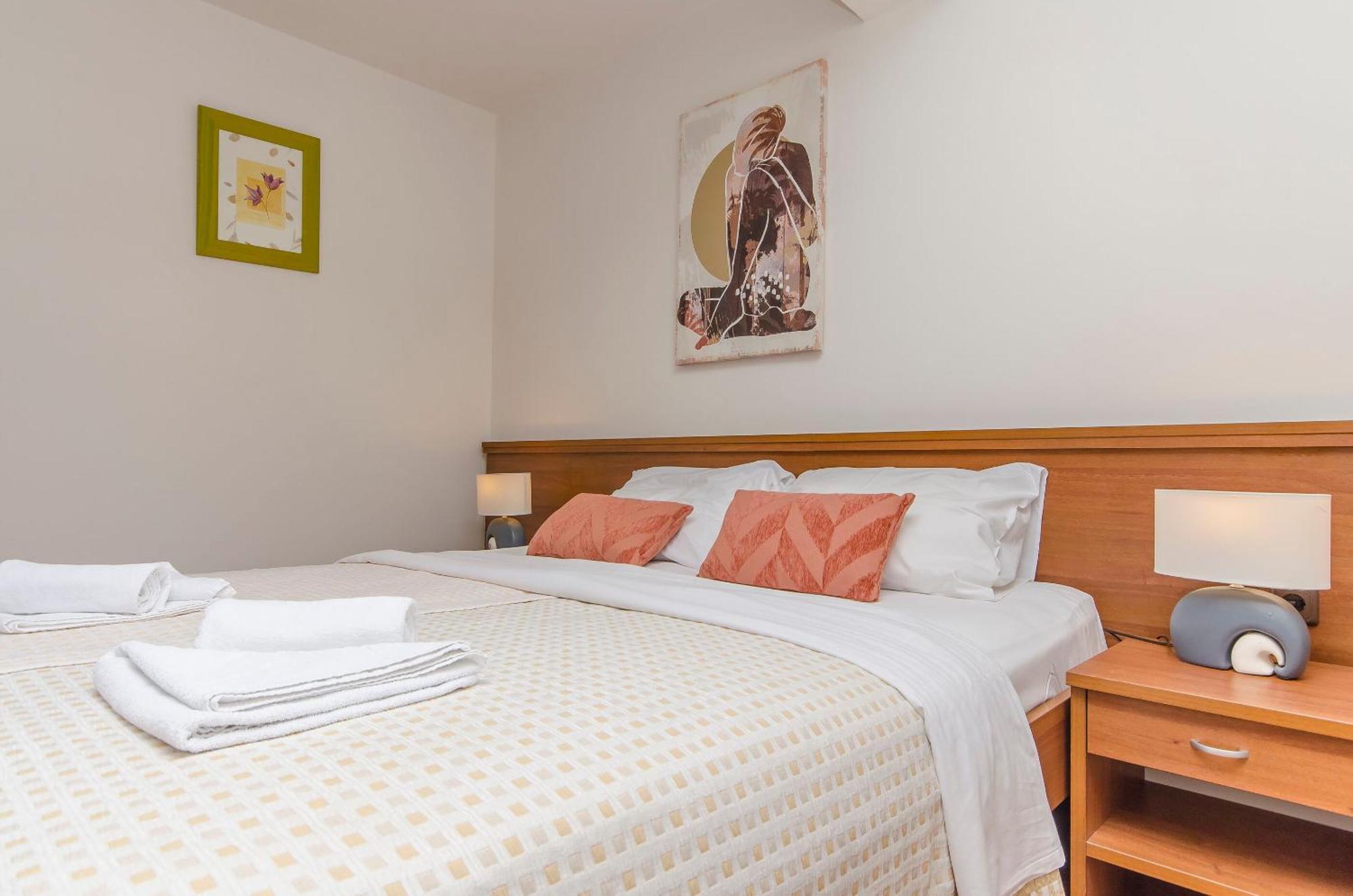House Hotel Plava Laguna Tisno Extérieur photo