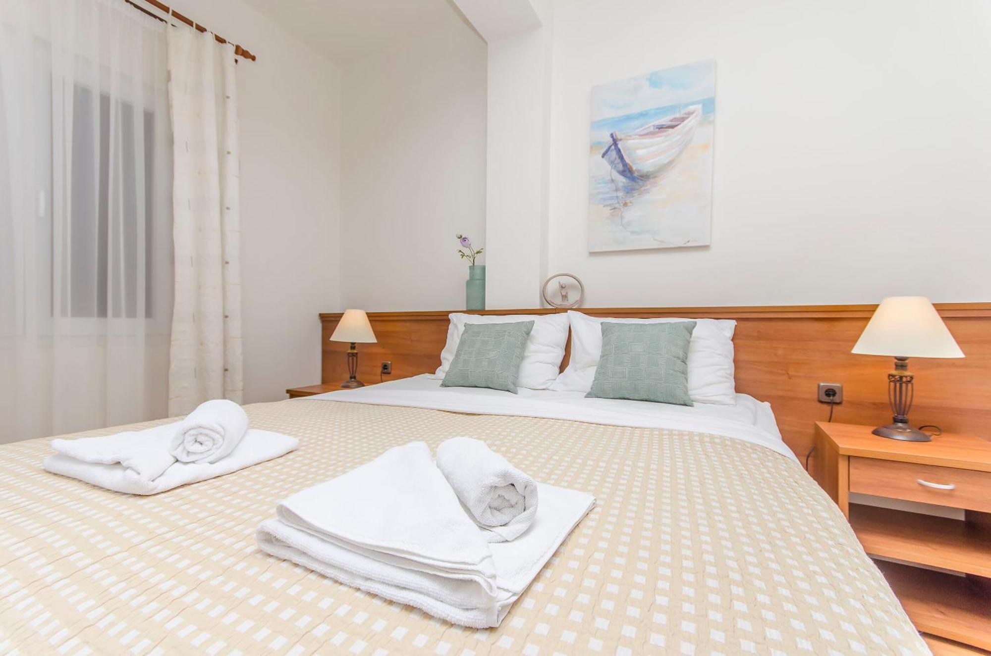 House Hotel Plava Laguna Tisno Extérieur photo