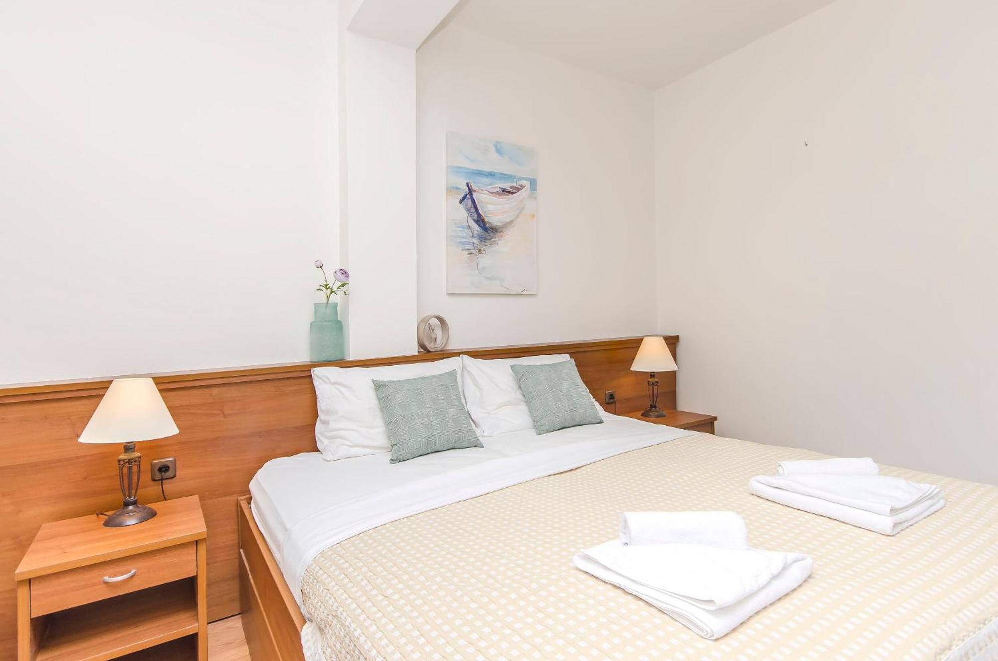 House Hotel Plava Laguna Tisno Extérieur photo