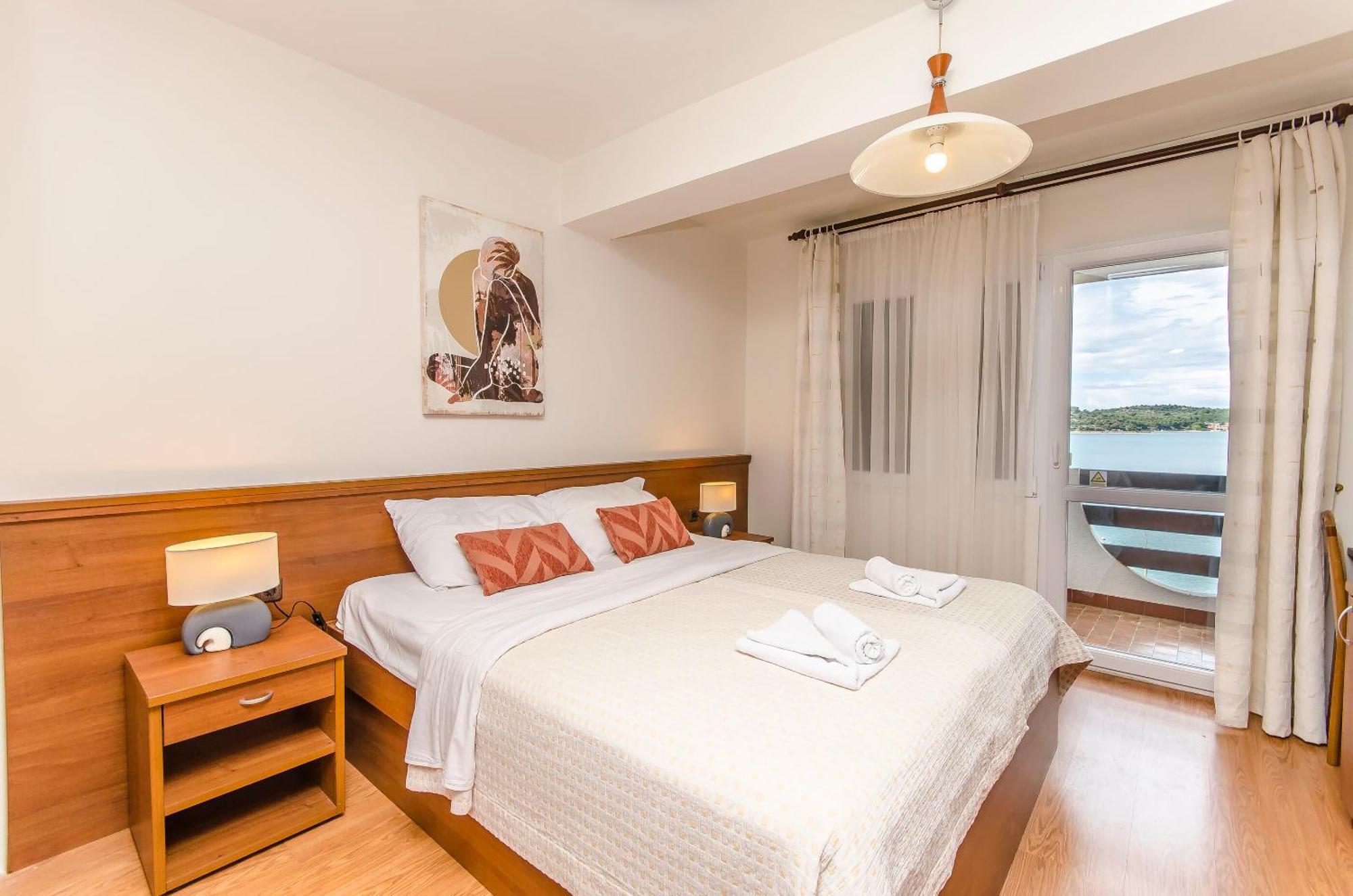 House Hotel Plava Laguna Tisno Extérieur photo