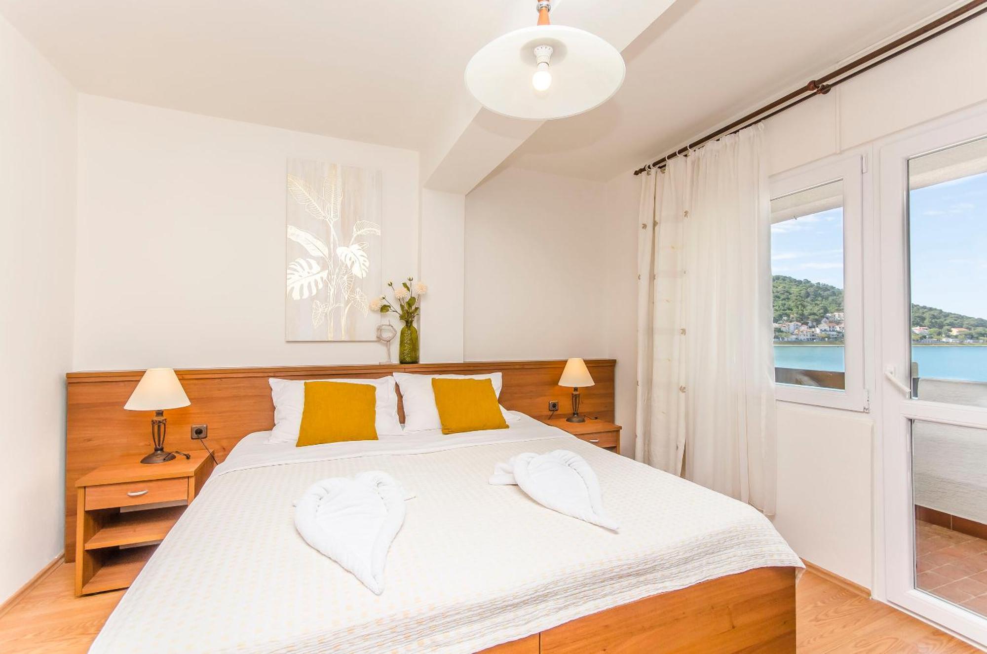 House Hotel Plava Laguna Tisno Extérieur photo