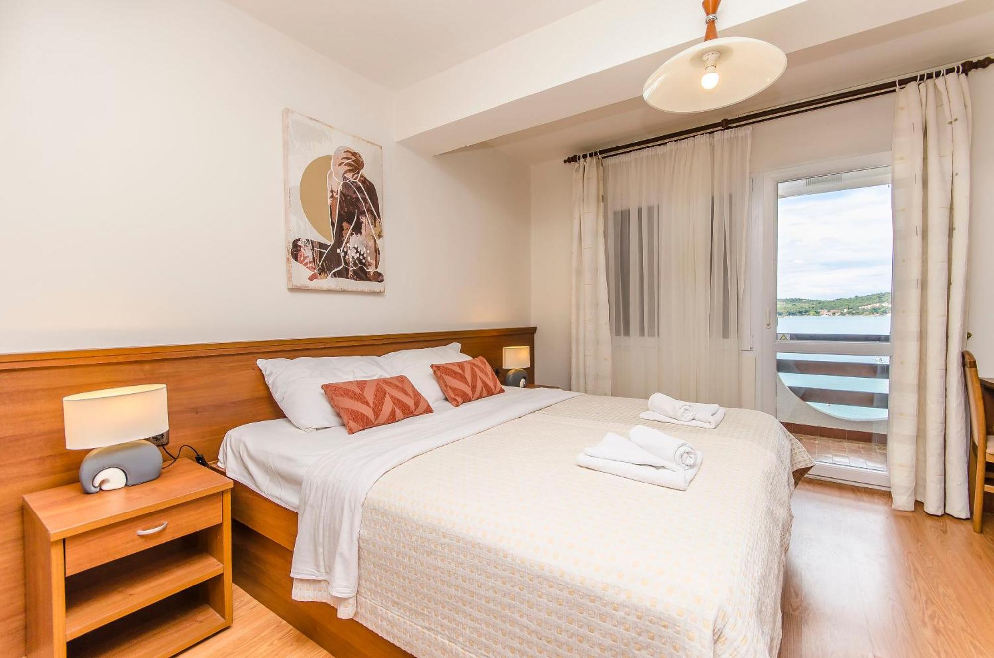 House Hotel Plava Laguna Tisno Extérieur photo