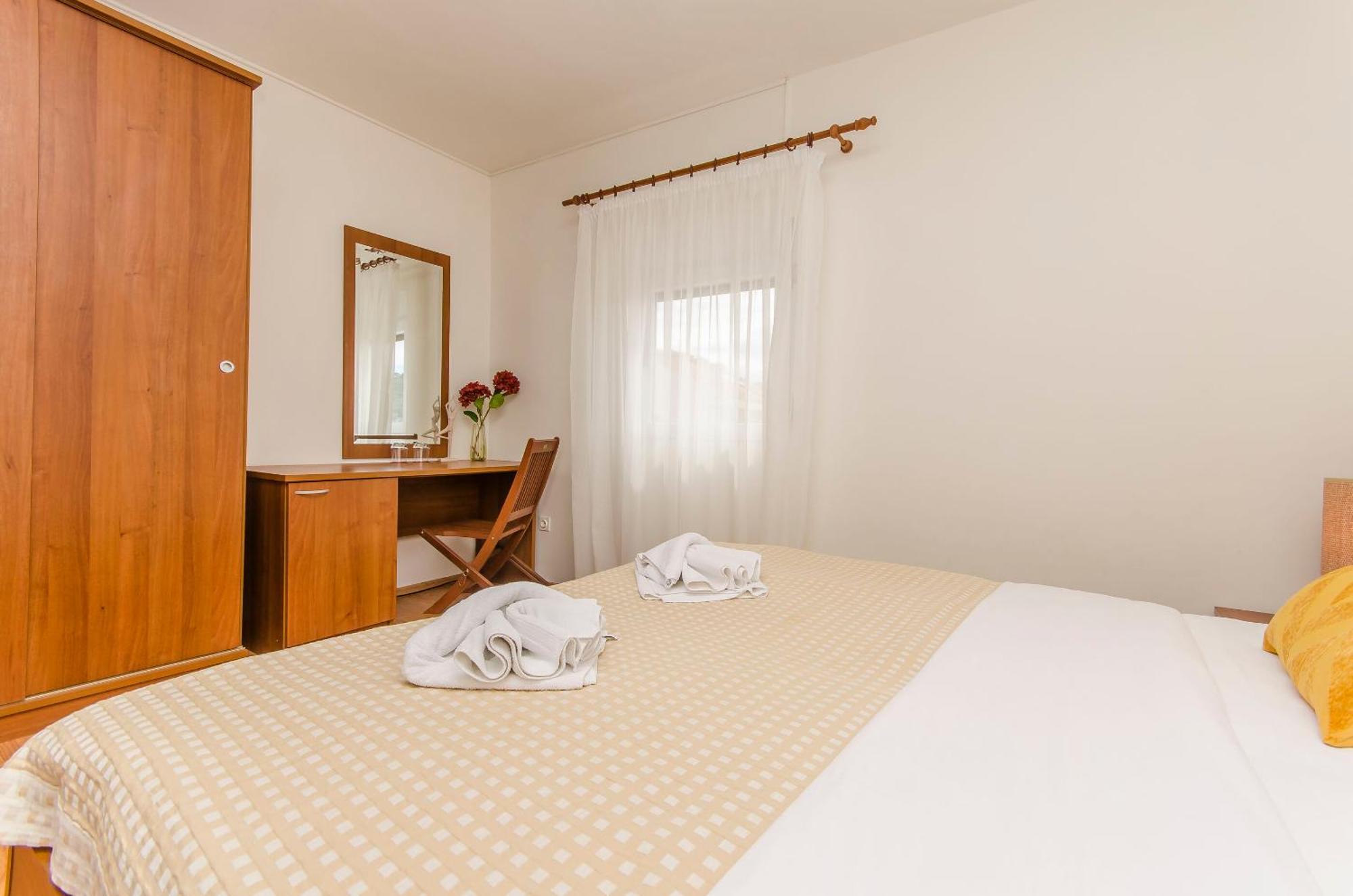 House Hotel Plava Laguna Tisno Extérieur photo