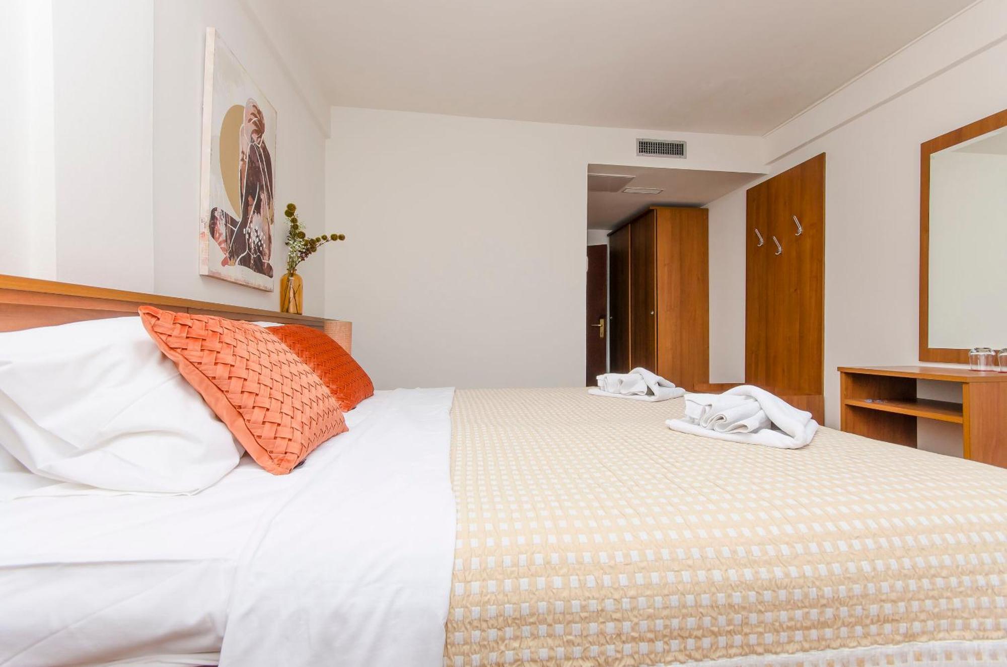 House Hotel Plava Laguna Tisno Extérieur photo