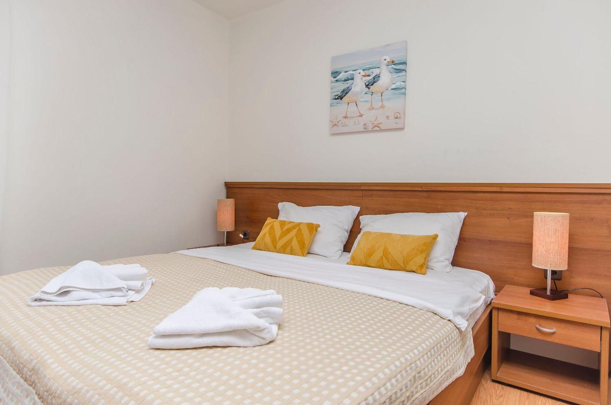 House Hotel Plava Laguna Tisno Extérieur photo