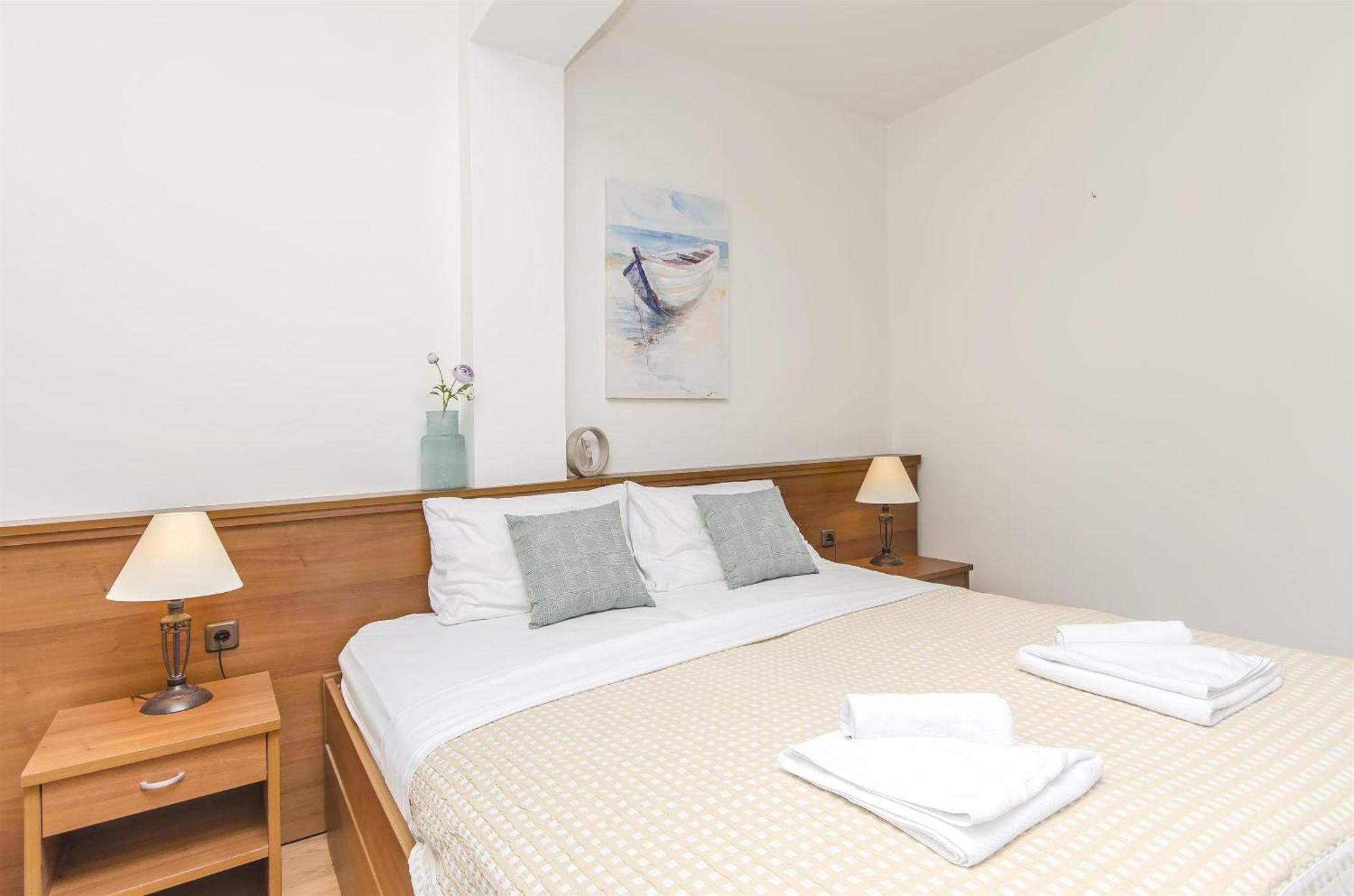 House Hotel Plava Laguna Tisno Extérieur photo