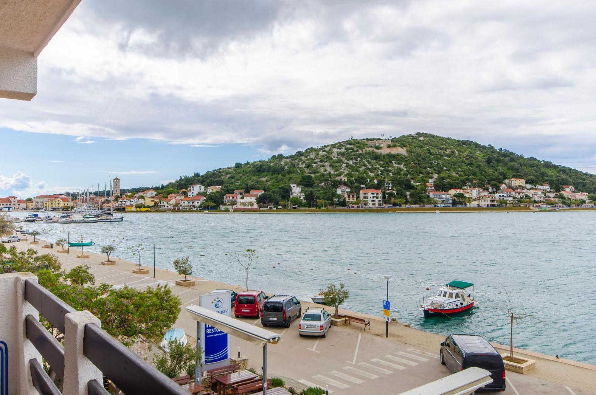 House Hotel Plava Laguna Tisno Chambre photo